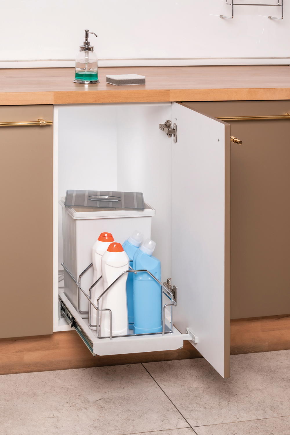 Detergent Holder With Waste Bin