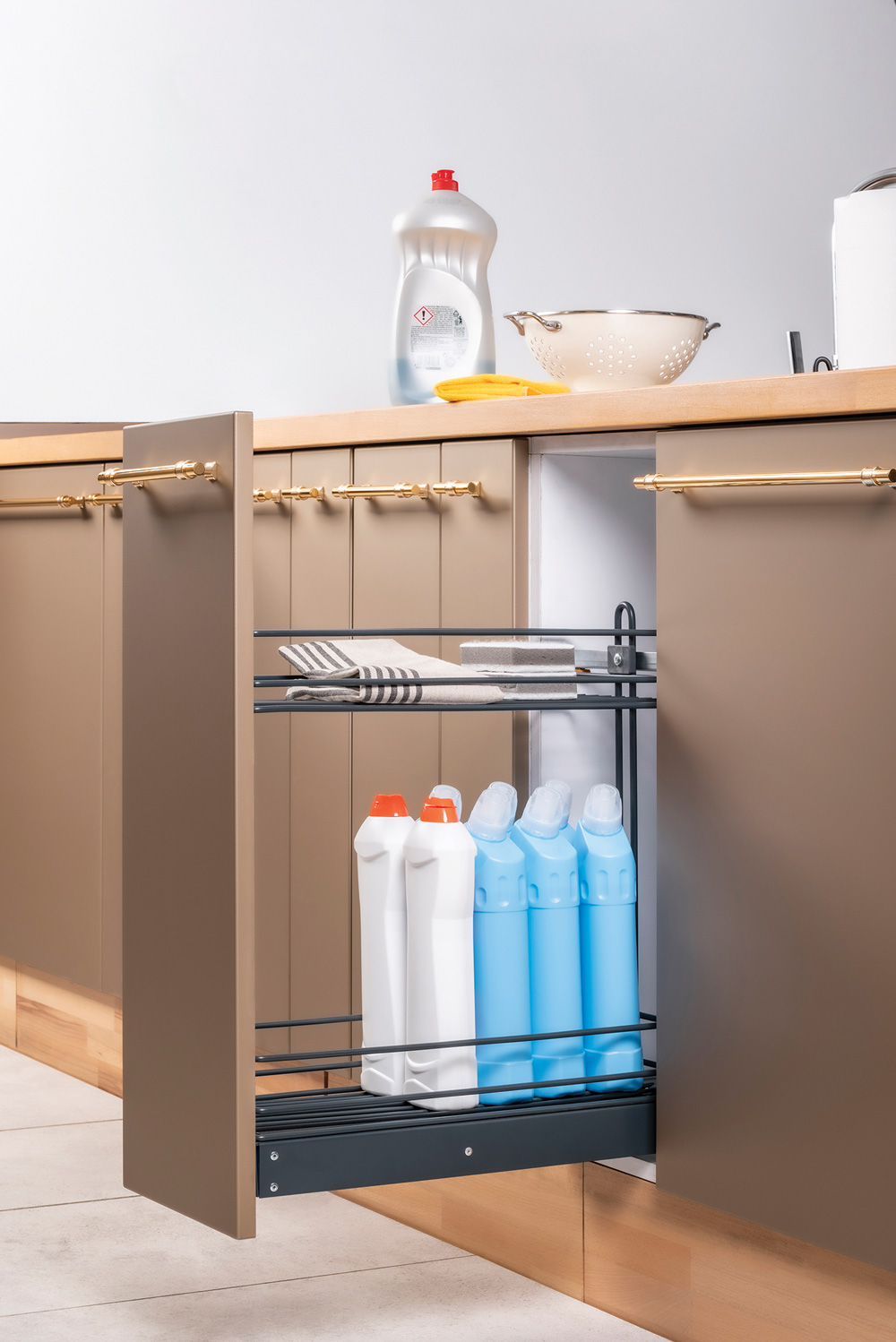 Telescopic Tandem Bottle-Detergent Holder